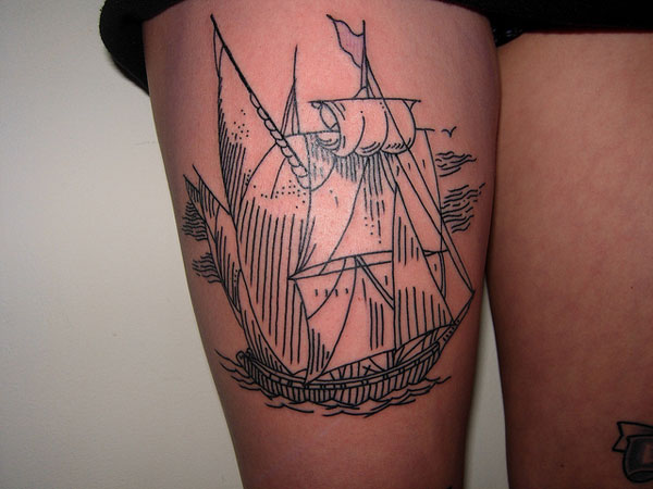 Tatouage intéressant sur le thème de la marine