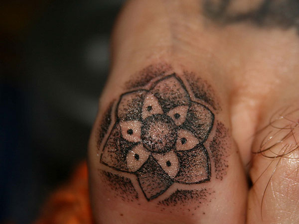 Συμβολικό ενδιαφέρον τατουάζ
