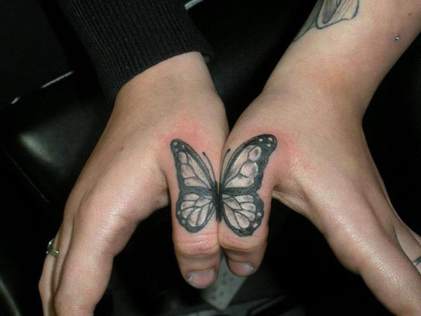 Duos de mains papillon