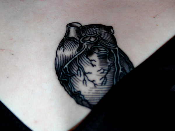 Tatouage coeur noir