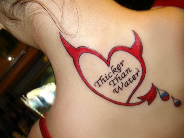 Tatouage coeur rouge