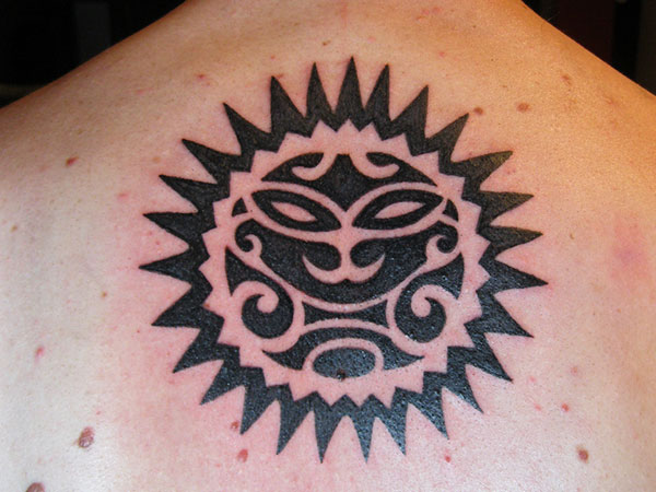 Tatouage Soleil Maori