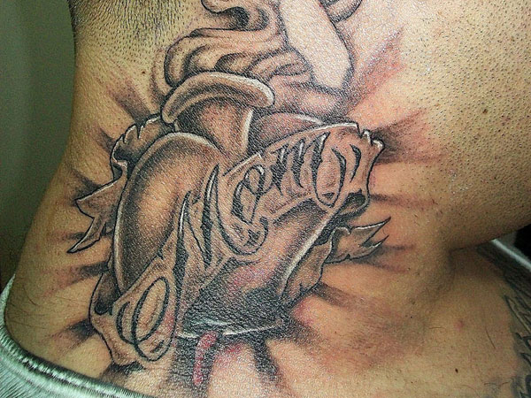 Ανδρικό τατουάζ για τη μαμά