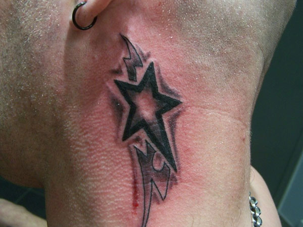 Ανδρικό τατουάζ Neck Star