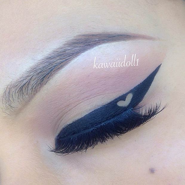 Μαύρο eyeliner με καρδιά