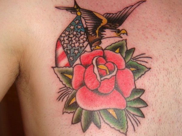 Tatouage rose patriotique