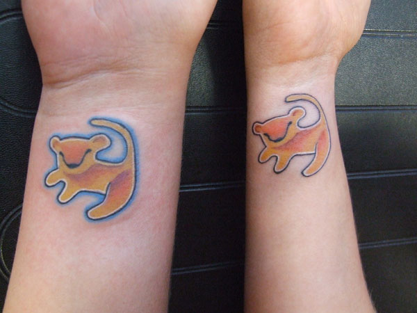 Ταιριάζει τα τατουάζ Lion Cub