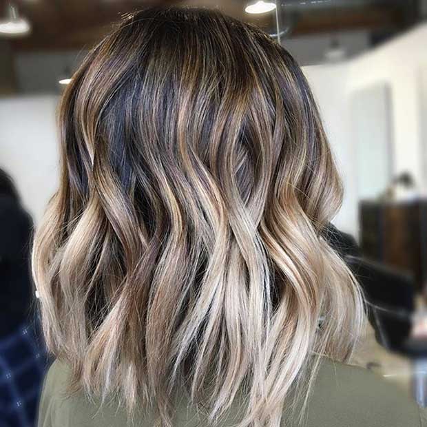 Μπεζ Ξανθιά Balayage σε Lob Haircut