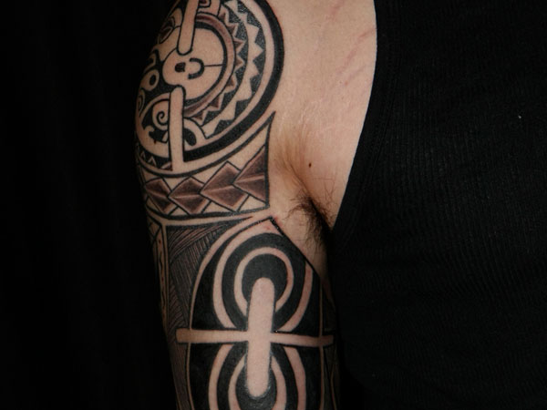 Όμορφο τατουάζ σε μαύρο χρώμα