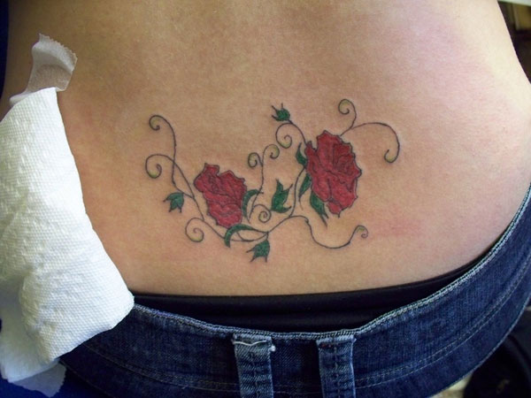 Τατουάζ κόκκινα τριαντάφυλλα