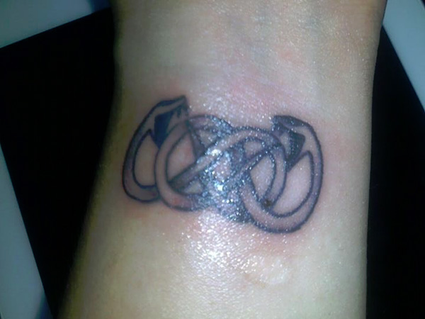 Tatouage de serpent infini