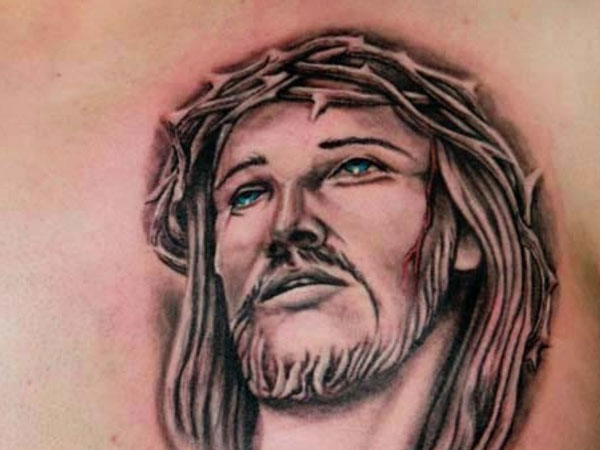 Tatouage Dieu aux yeux bleus