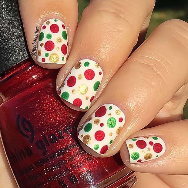 Conception d'ongles à pois de Noël facile