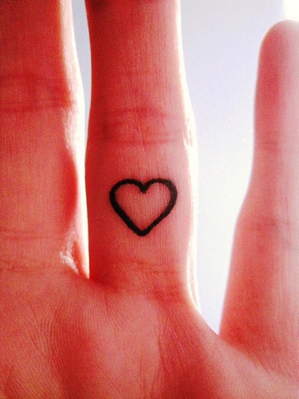 Tatouage Doigt Du Milieu