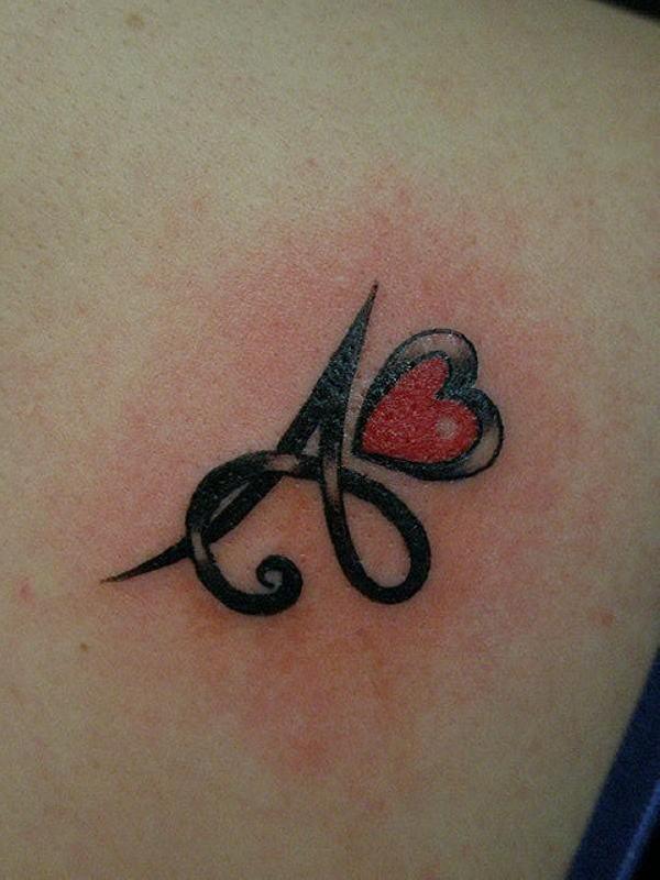 Tatouage Initiale Et Coeur