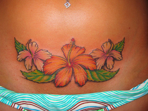 Tattoo Fleur hawaïenne sensuelle