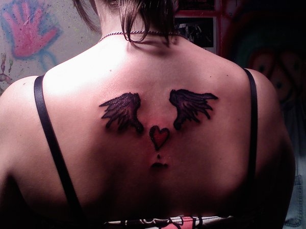 Emo καρδιά με φτερά