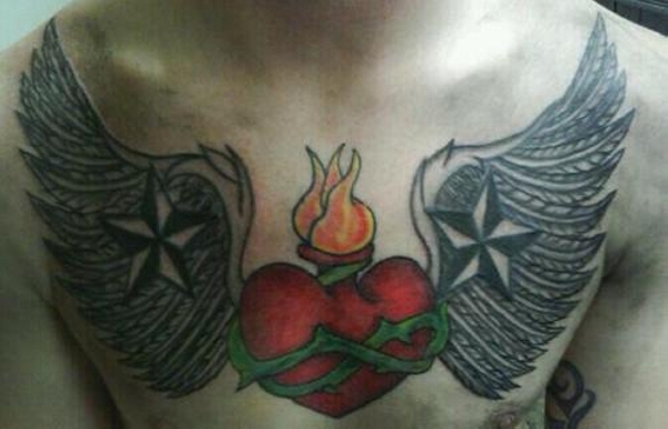 Φλόγα και καρδιά με φτερά τατουάζ