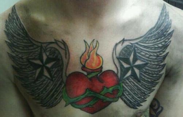 Tatouage Flamme Et Coeur Avec Des Ailes