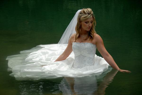 Mariée dans l'eau