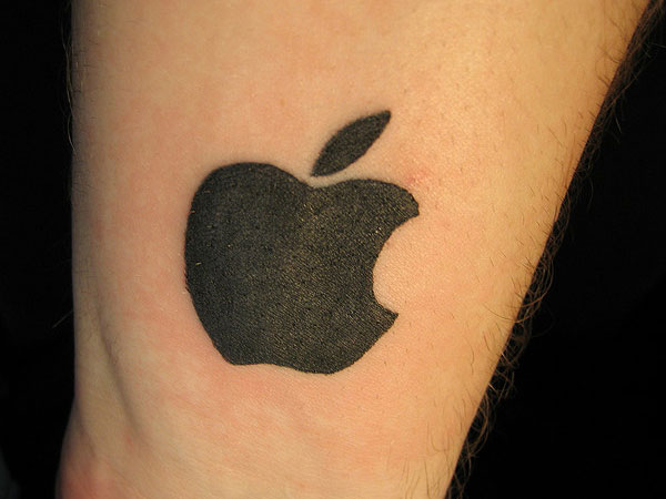 Logo noir de tatouage Apple