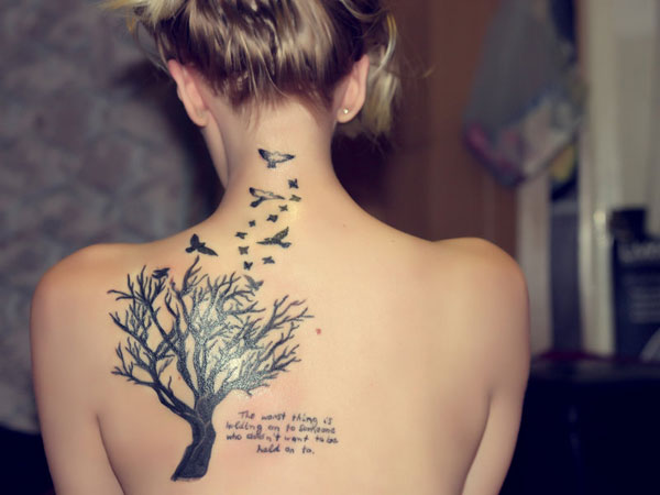 Καταπληκτικό τατουάζ δέντρων και πουλιών