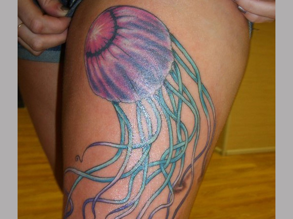 Tatouage de méduse rose