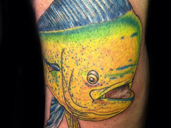 Énorme tatouage du poisson Dorado