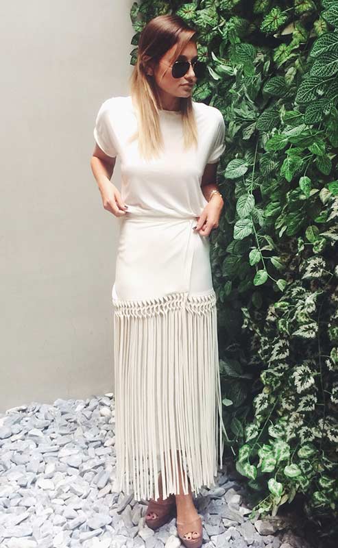 Idée de tenue de jupe longue toute blanche