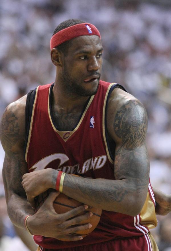 Tatouage épaule LeBron James