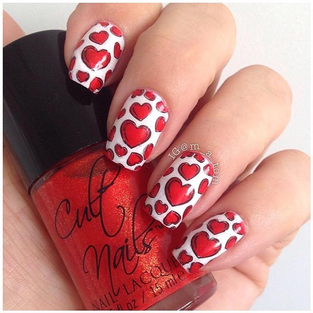 Ongles coeurs rouges pour la Saint-Valentin