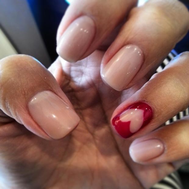 Ongle Accent Coeur Rouge