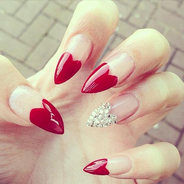 Ongles Stiletto En Forme De Coeur Rouge