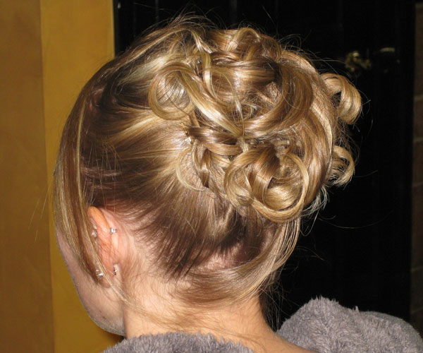 מגניב Swirly Updo