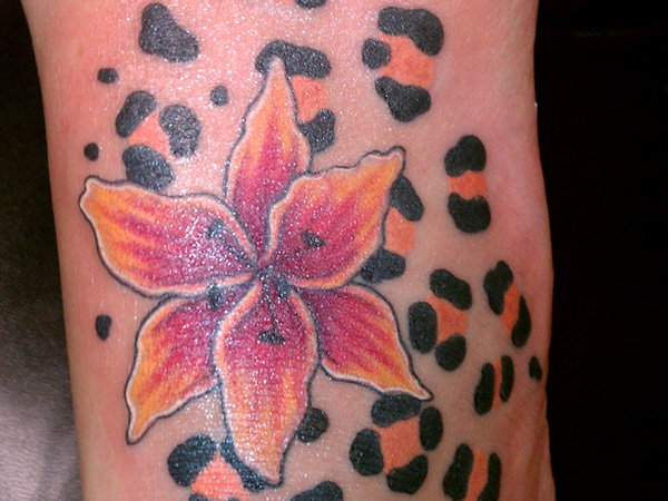 Tatouage Fleur Léopard