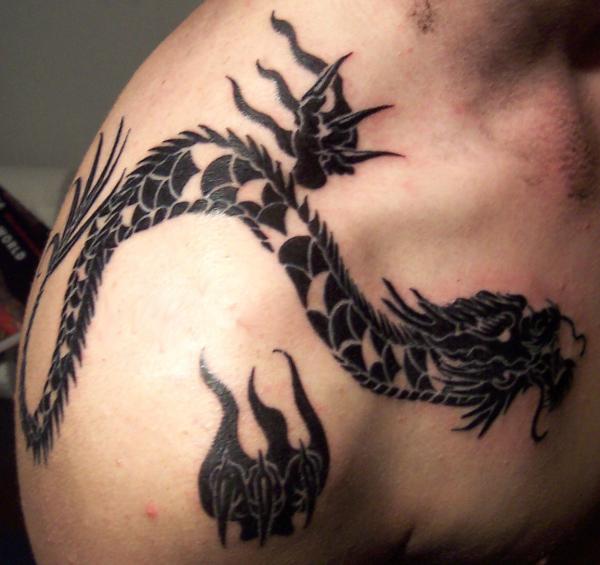 Tatouage de dragon noir