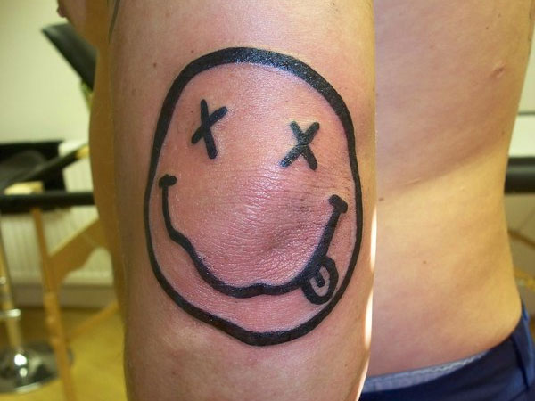 Tatouage De Coude Smiley