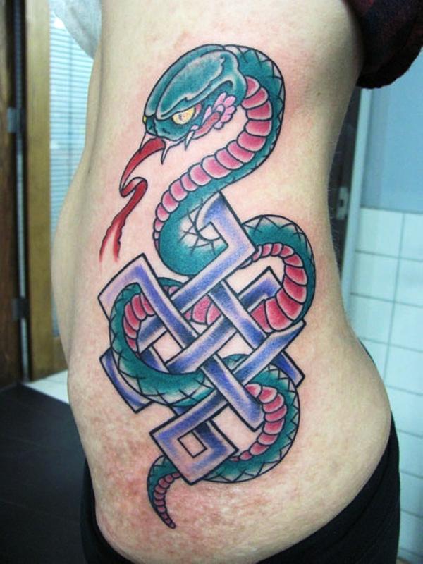 tatouage serpent côte