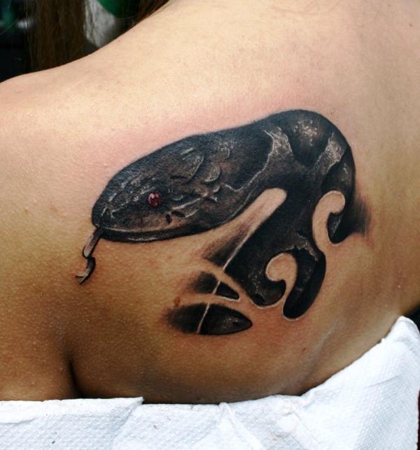 Tatouage de serpent méchant