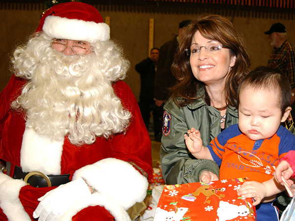 Sarah Palin tenant un bébé