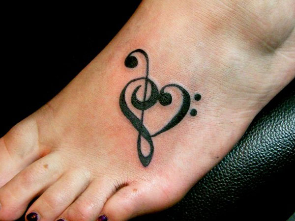 Beau tatouage de pied