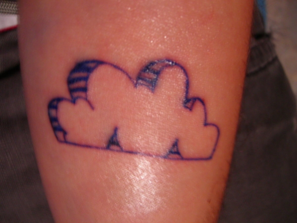 Γενέθλια τατουάζ σύννεφο