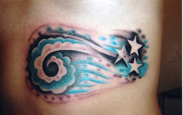 Σύννεφα και αστέρι τατουάζ