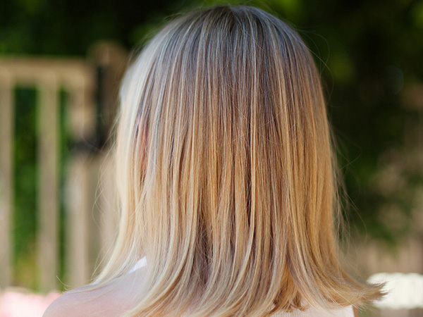 Couleur des cheveux blonds lisses