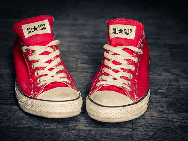 Chaussures lacées rouges