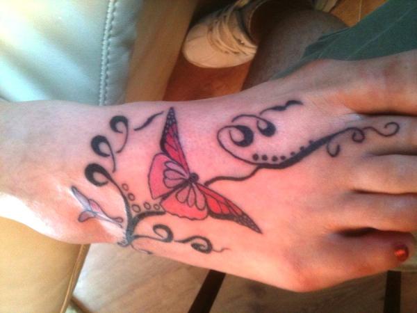 Tatouage Papillon Et Vigne