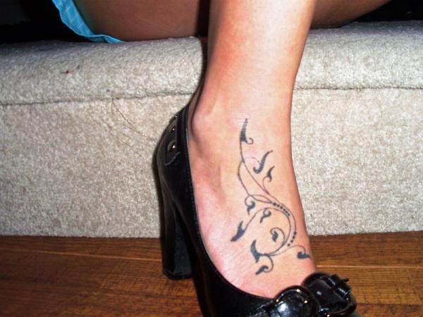 Tatouage au pied de Beccamary