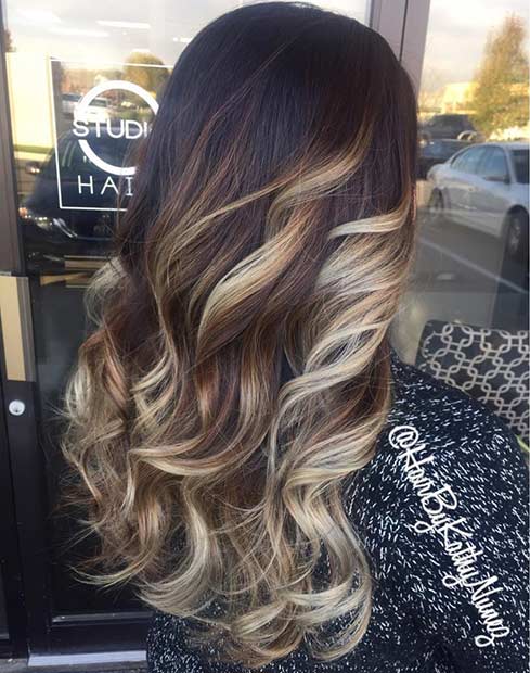 Ασημί ξανθιά Balayage Highlights στα σκούρα μαλλιά