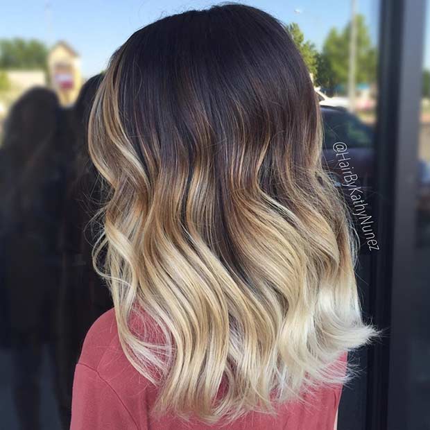 Ξανθιά Balayage Ombre σε σκούρα μεσαίου μήκους μαλλιά