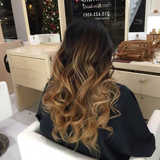 Σκούρα καστανά μαλλιά και καραμέλα Balayage Highlights